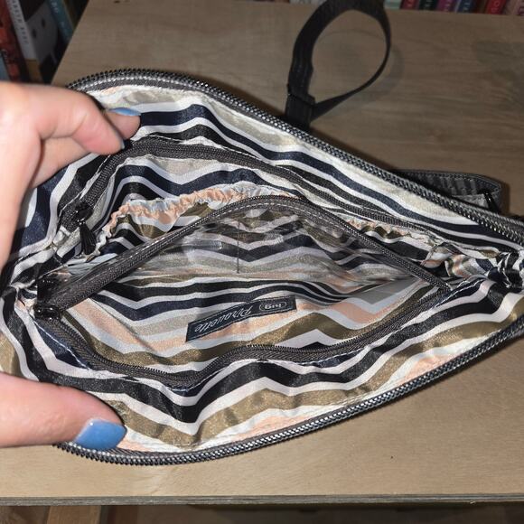 Lug Color Blocked gray Quilted Crossbody - Pirouette convertible bag - Picture 3 of 7